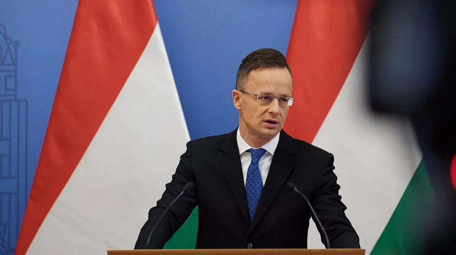 Сійярто закликав ЄС припинити фінансування України через корупцію