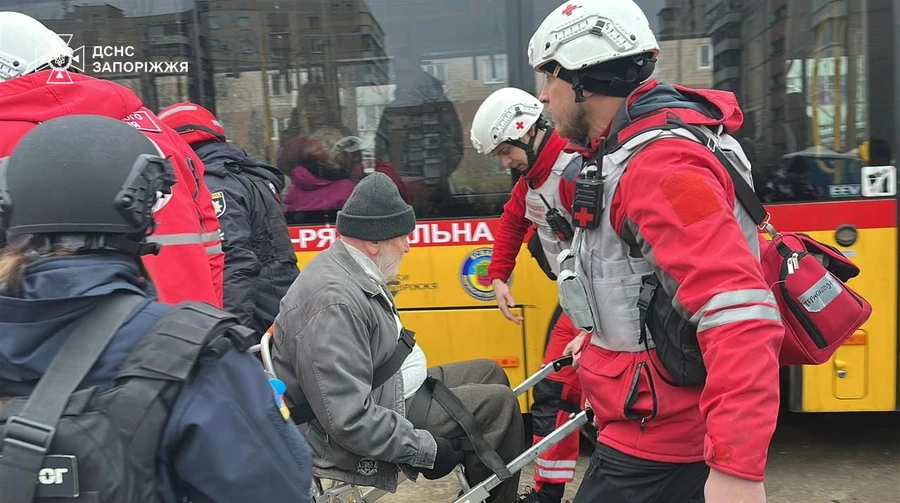Окупанти вранці вдарили по Запоріжжю: пошкодили будинок