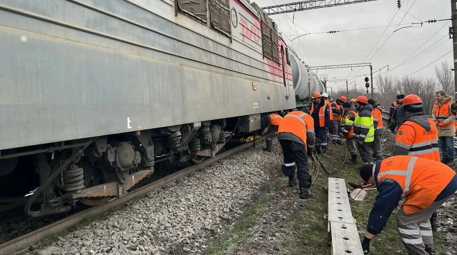 У Ростовській області з рейок зійшов локомотив, затримуються десятки поїздів