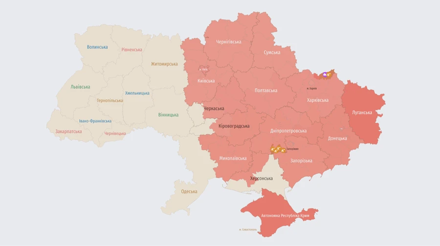 Росія вдарила балістикою по Кременчуку: у низці областей лунає повітряна тривога