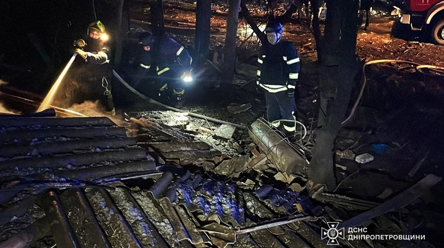 Росіяни атакували Дніпропетровщину: 2 постраждалих, вирували пожежі