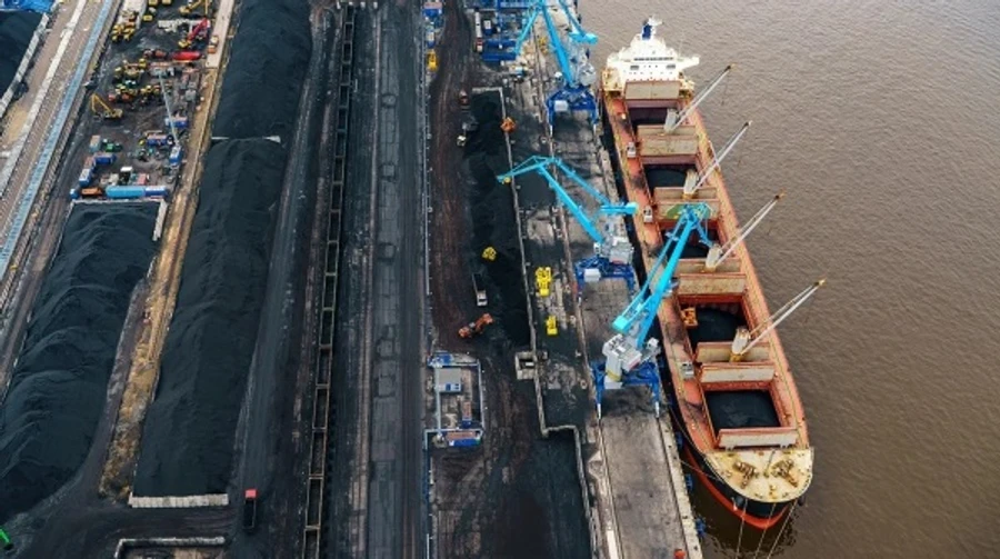 БпЛА знову атакували Ленінградську область РФ: у порту Усть-Луга виникла пожежа