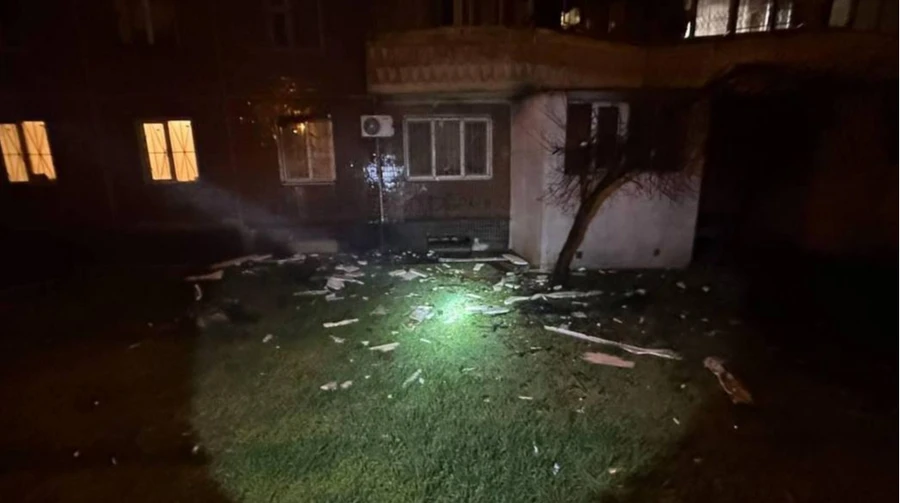 Дрони РФ поцілили по багатоповерхівці в Одесі: виникла пожежа, є постраждалий