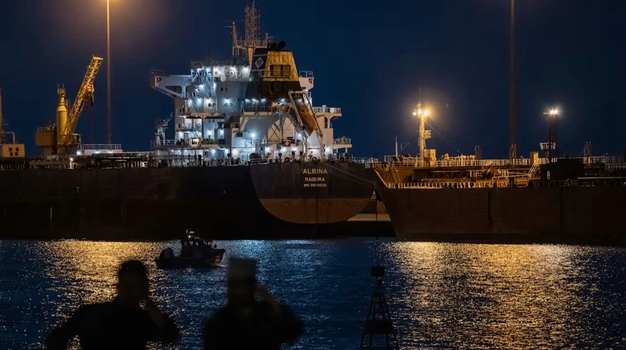 Іран дозволив прохід “неворожих” суден через Ормузьку протоку