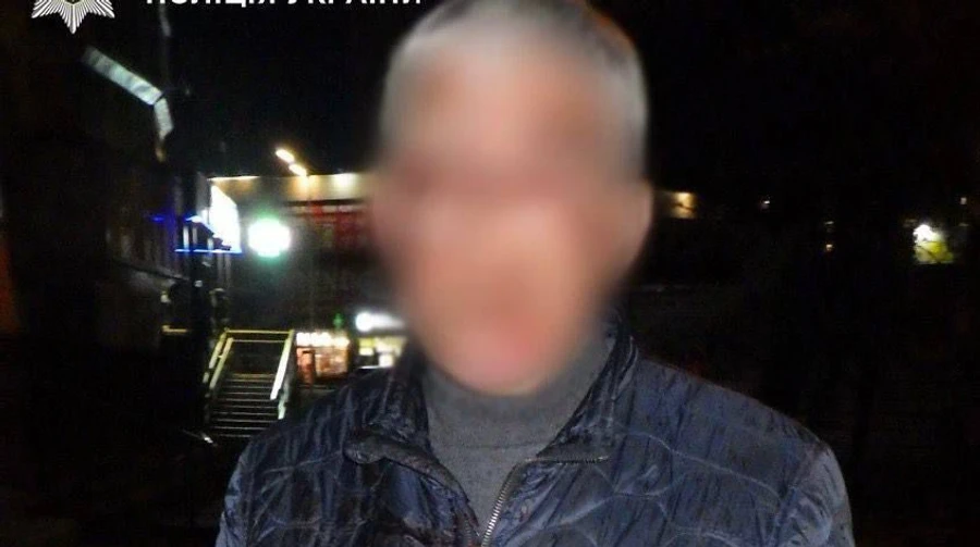 Не поділили дорогу: у Києві водій авто стріляв у пішохода