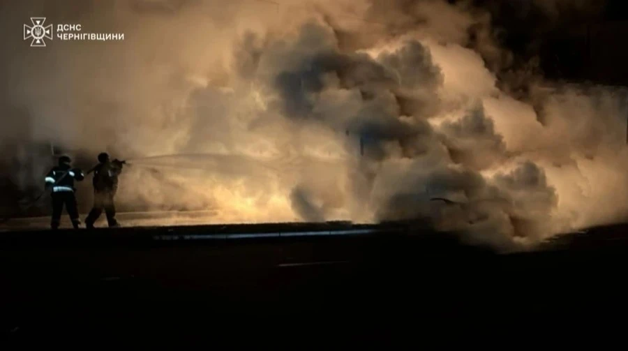РФ атакувала критичні об’єкти Чернігова: виникли пожежі, частина міста без світла