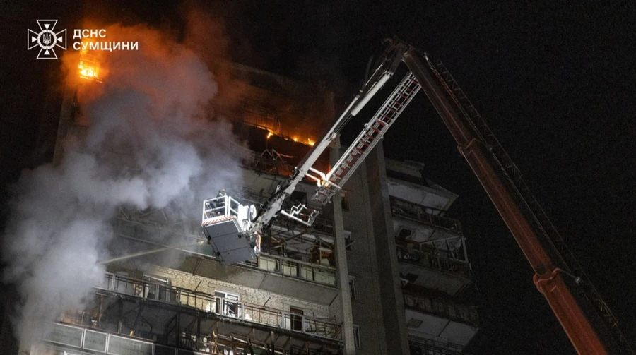 Ворог влучив у багатоповерхівку в Сумах: 11 потерпілих, серед них – дитина