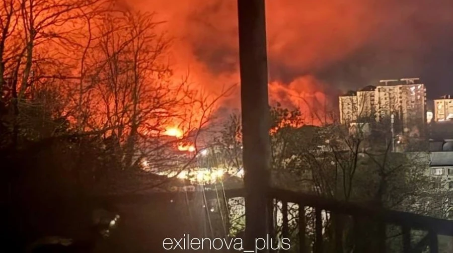 Після атаки дронів у Краснодарському краї РФ горить НПЗ – пабліки