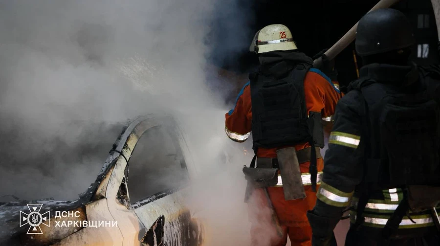 Ворог вдарив дронами по Харкову: двоє потерпілих, горіли авто, перебитий газогін