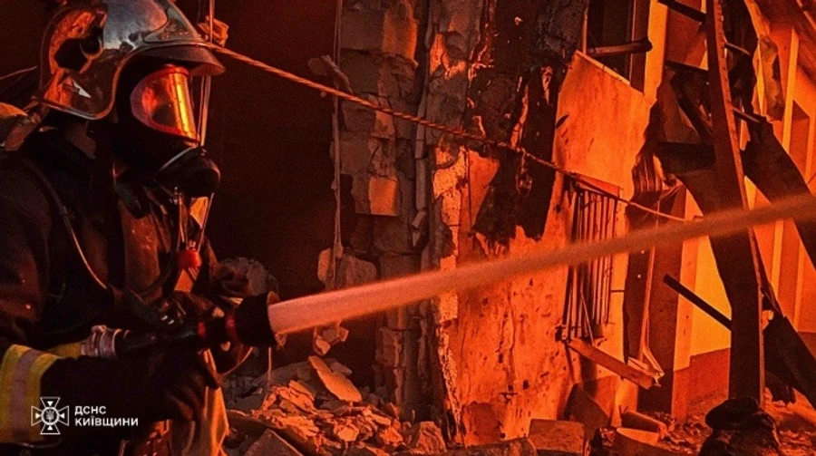 Ракетний удар по Києву: загинули дитина і жінка, поранені медики, які виїхали на виклик