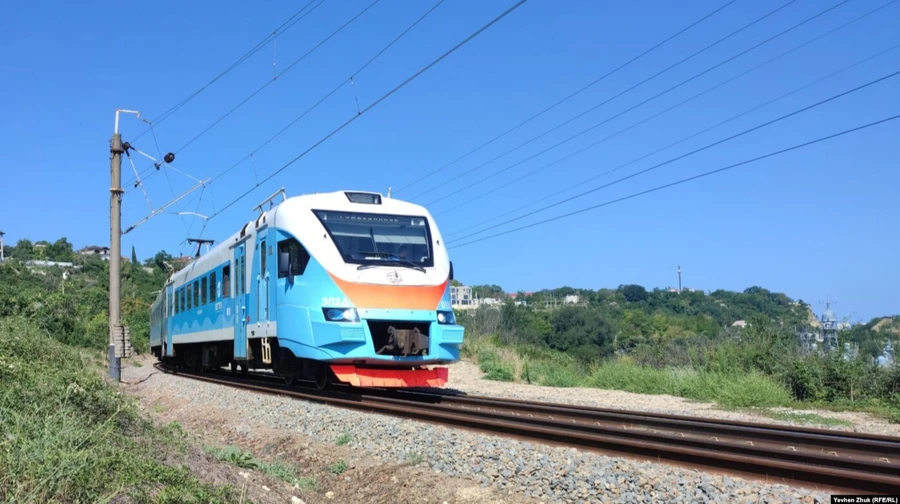 Безпілотники атакували Крим – там призупинили рух електричок