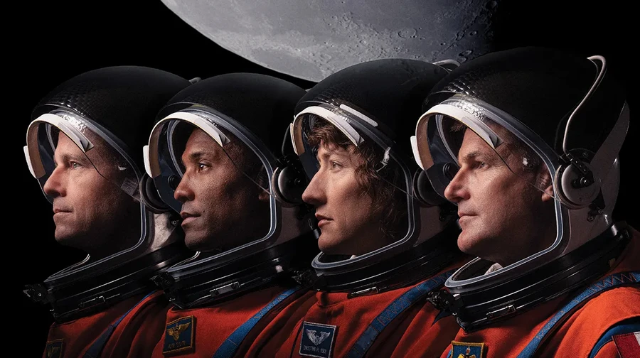 Екіпаж місії Artemis II облетів Місяць та повертається додому