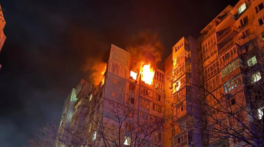 Росіяни атакували Одесу: палали багатоповерхівки, 2 постраждалих