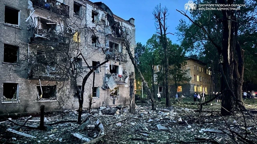 Росіяни вдарили ракетами по житловому кварталу Дніпра: 18 поранених, серед них – діти