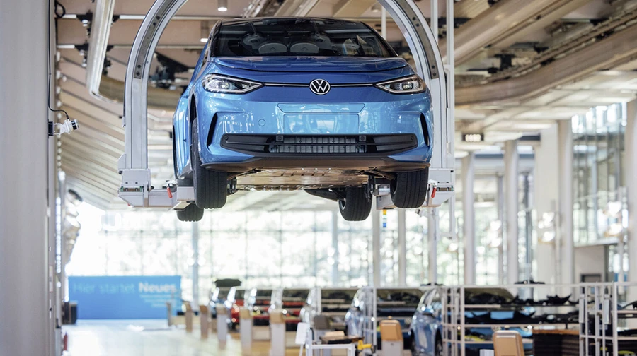 Volkswagen планує скоротити 100 тисяч робочих місць і закрити 4 заводи