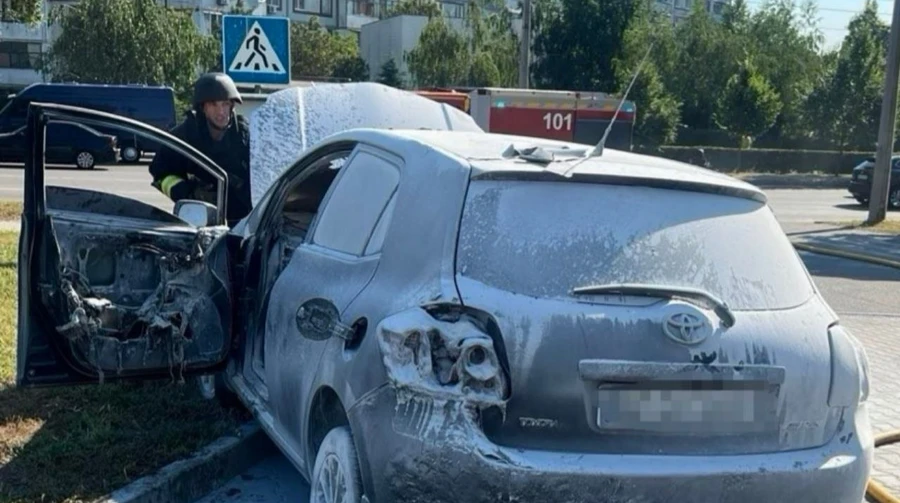 Російський дрон вдарив по АЗС у Запоріжжі: загорілись машини