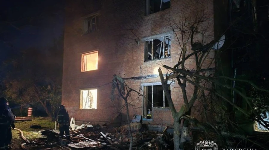 Російські окупанти вдарили по Харкову: постраждали люди