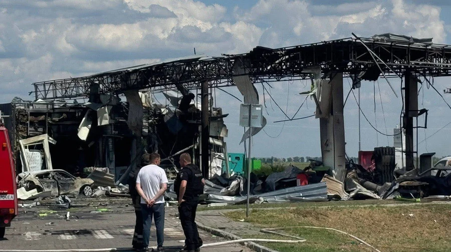 Російський дрон атакував АЗС на Херсонщині: двоє людей загинули, ще дев’ять поранені