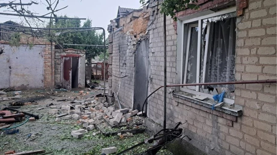 Окупанти пошкодили інфраструктуру та підприємство на Дніпропетровщині: 1 поранений