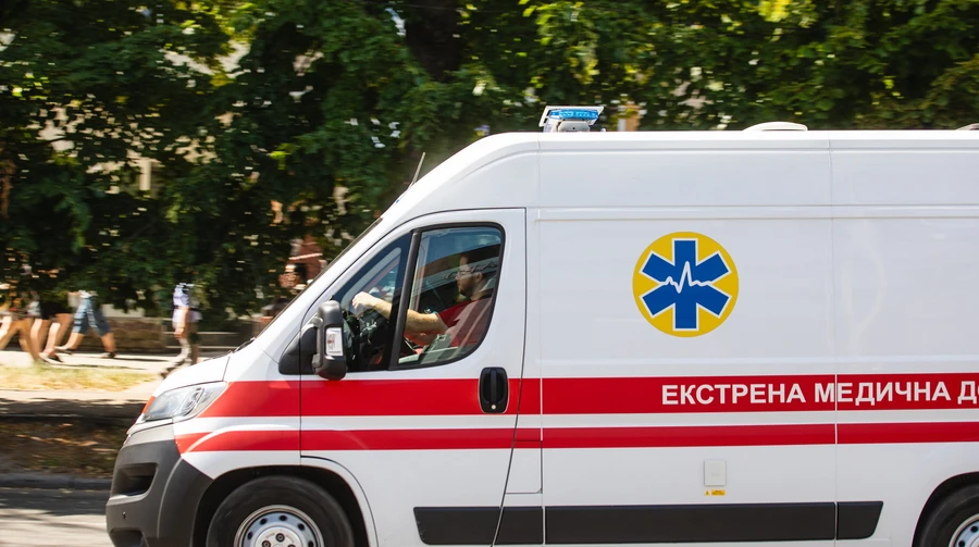Росіяни двічі вдарили по Херсону: є загибла і поранений