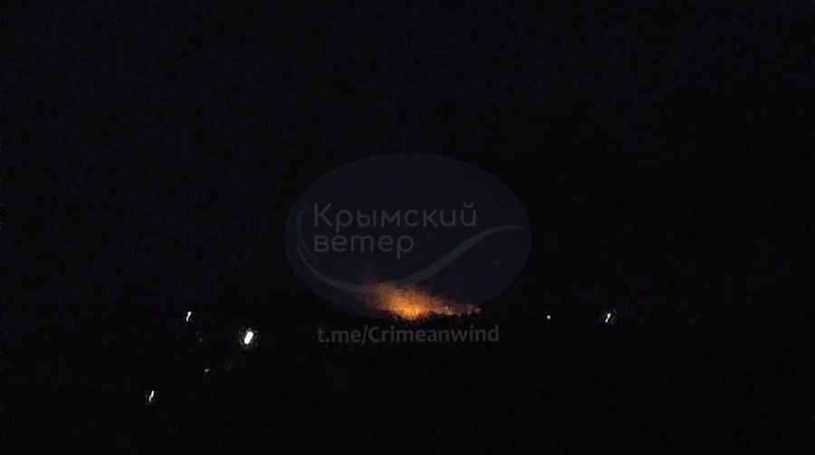Окупанти перекривали Кримський міст, соцмережі повідомили про вибухи в Керчі