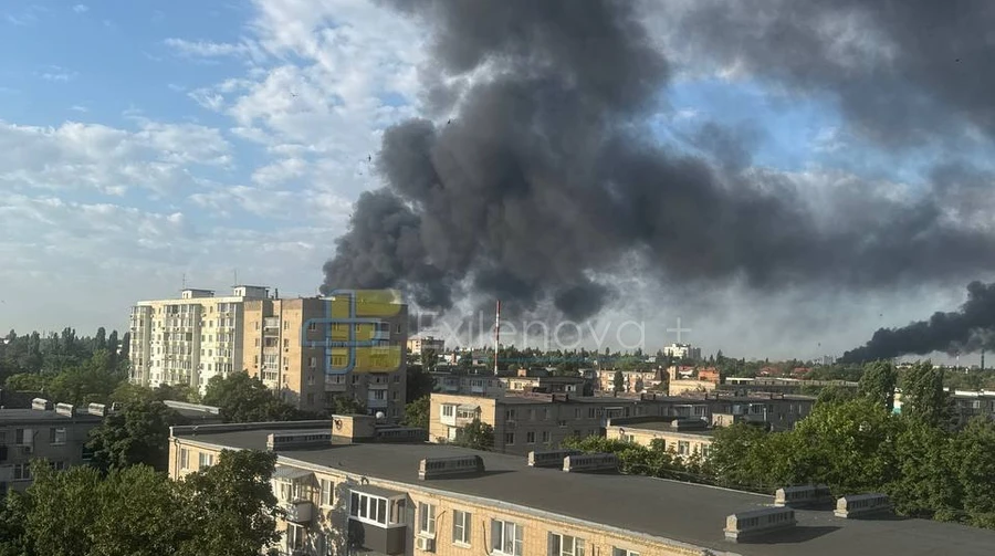 Безпілотникики в Азові та Таганрозі атакували нафтобази, завод ОПК та нафтовий термінал