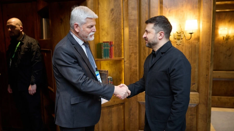У президента Чехії пояснили, чому не можуть забрати у Зеленського ордена Білого лева