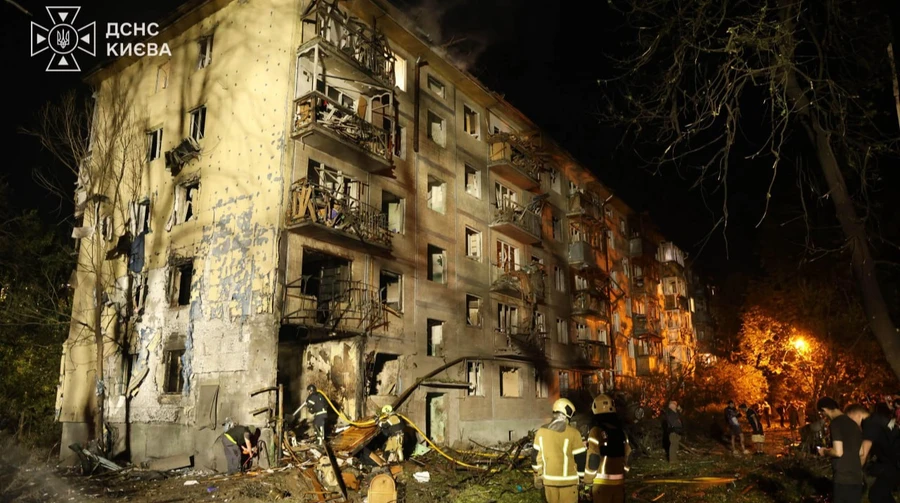 Наслідки удару ворожою балістикою по Києву: 9 загиблих і понад 30 потерпілих