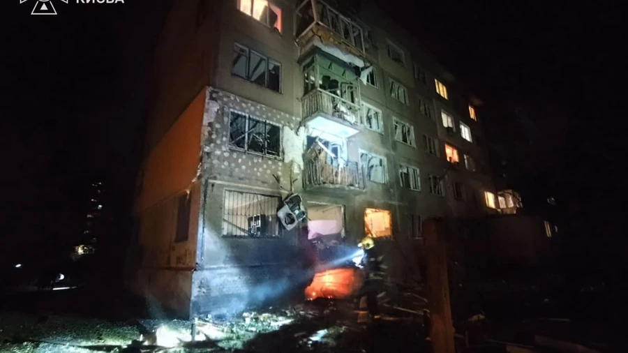 Пожежа, руйнування та 4 поранених: ДСНС показала наслідки атаки РФ на лівий берег Києва