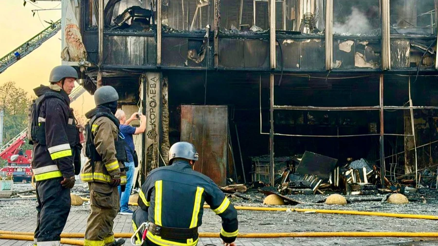 Росіяни вдарили по Запоріжжю: пошкоджені ТЦ, університет і багатоповерхівки, 6 постраждалих