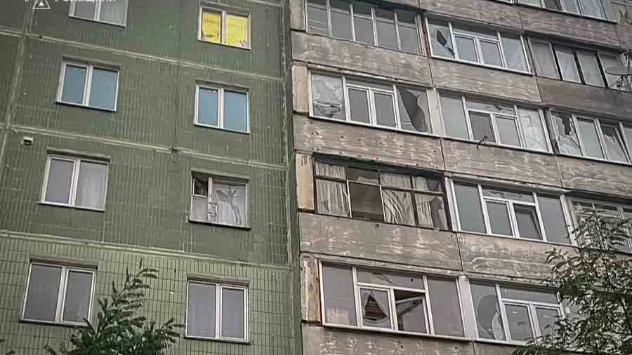 Російські дрони “Молнія” вдарили по двох багатоповерхівках у Сумах, є поранена – ОВА