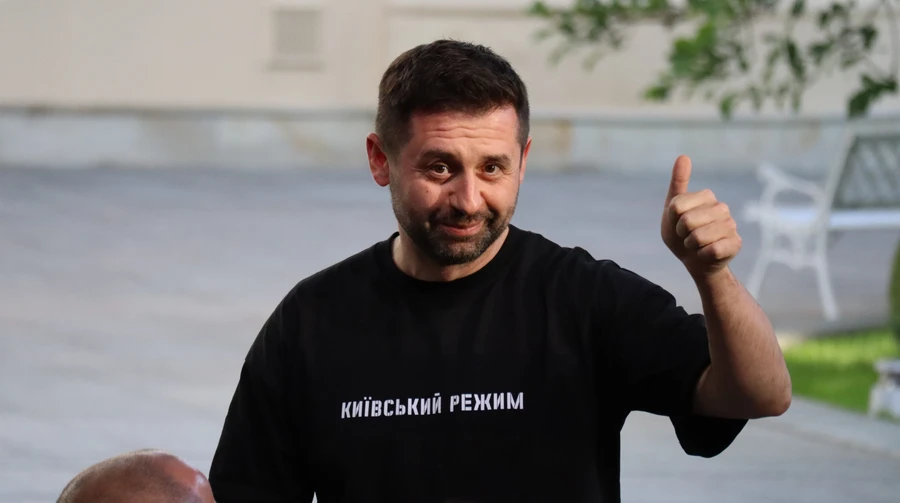 Арахамія назвав свою стратегію досягнення миру – “поговорити з кожним з оточення Путіна”
