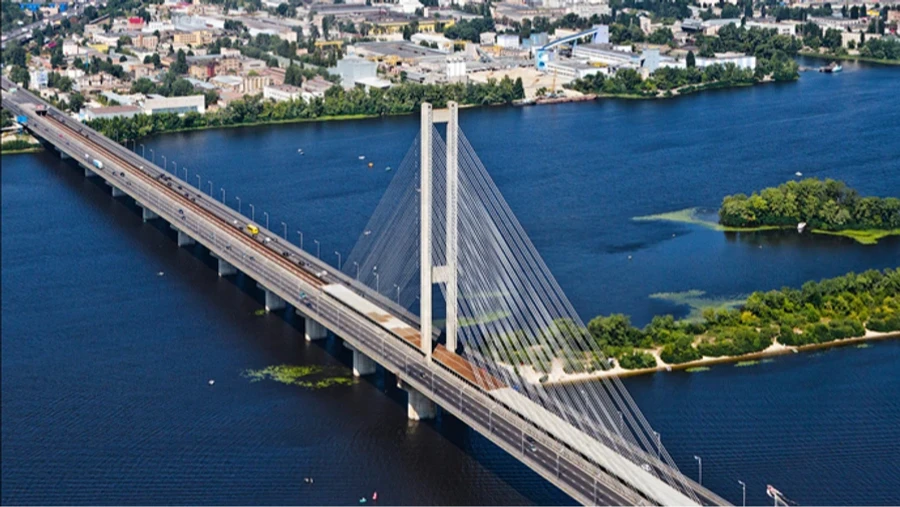 У Києві після атаки РФ перекрили Південний міст, на мостах Патона та Метро діють обмеження
